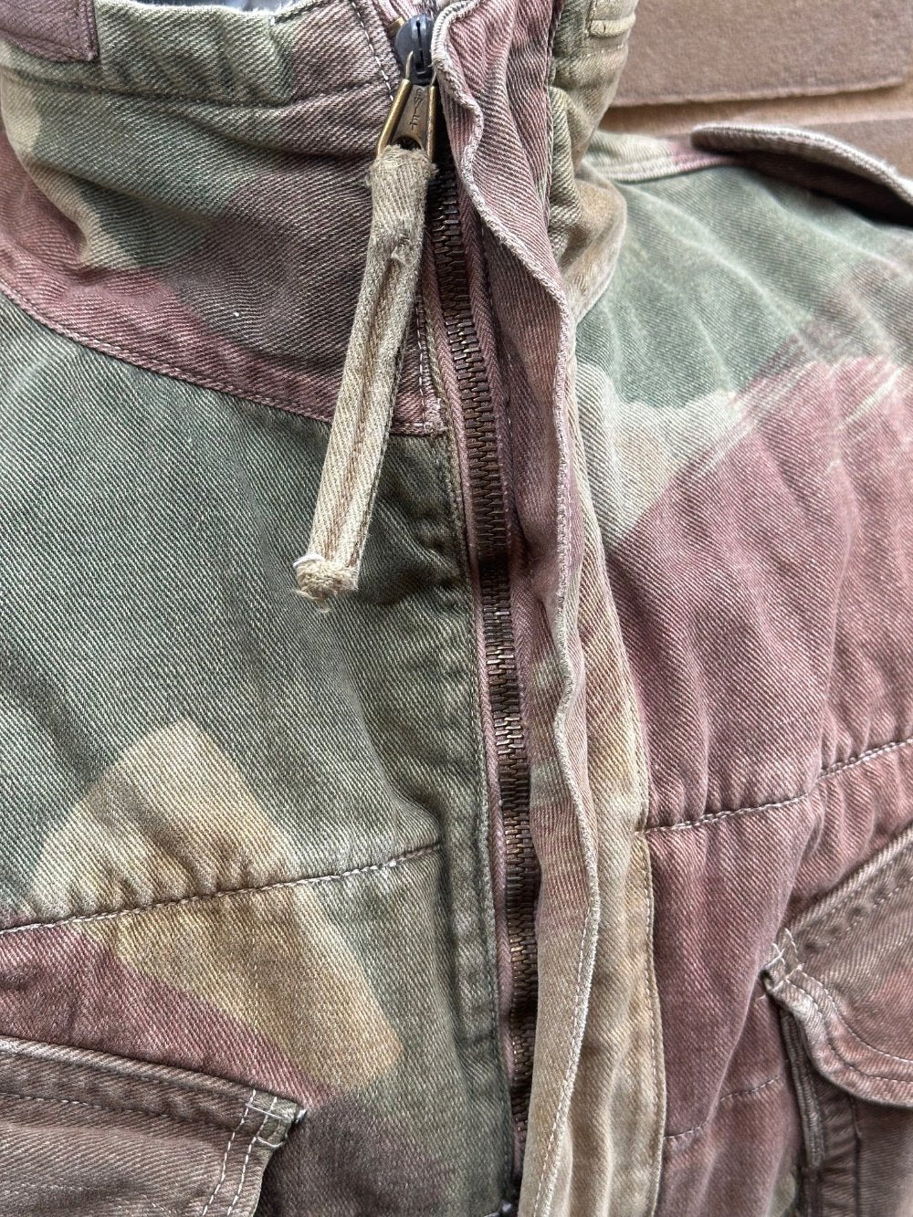 AIRBORNE DENISON SMOCK DATED 1945 - REPAIRED (REF: 3)