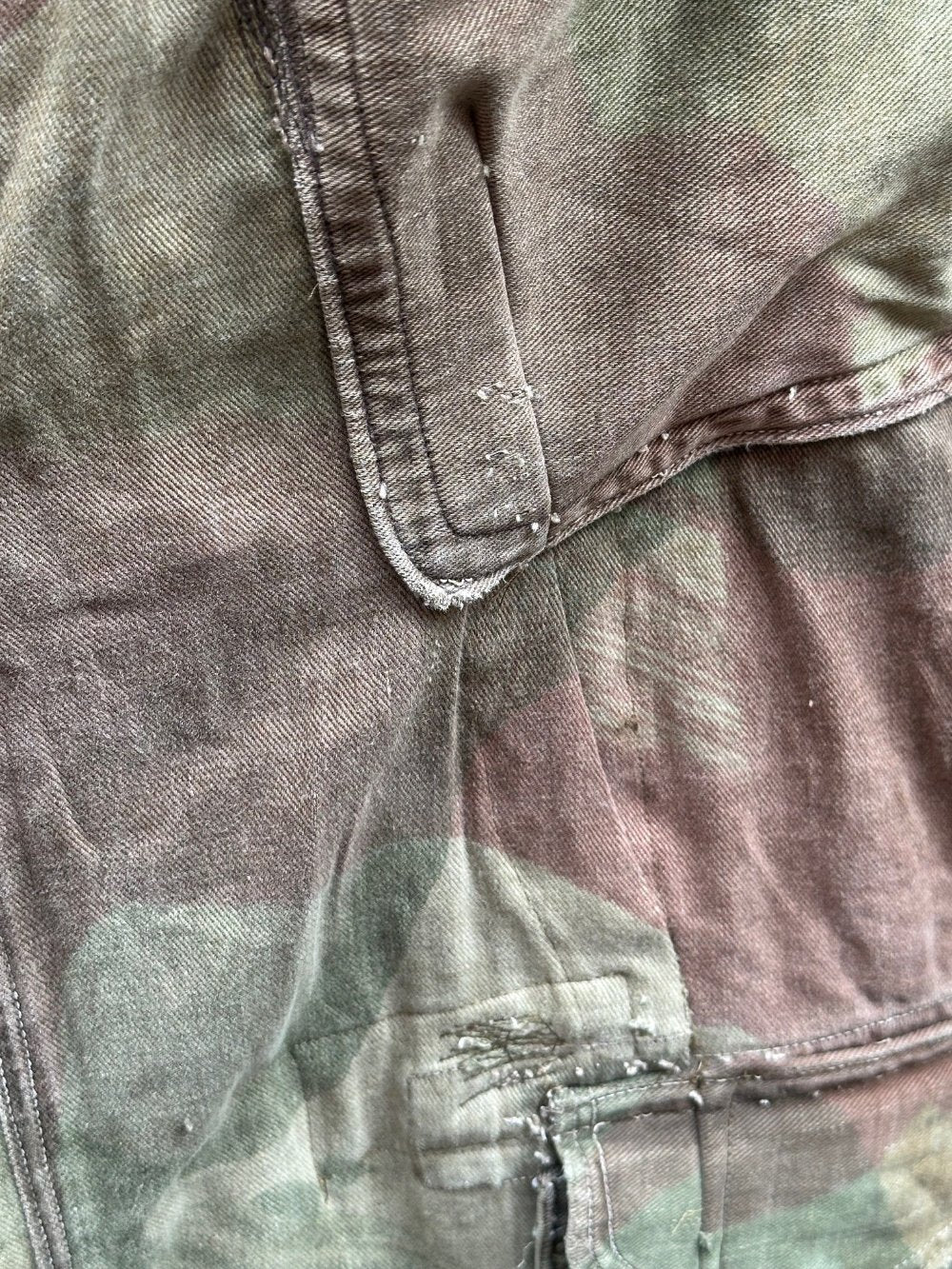 AIRBORNE DENISON SMOCK DATED 1945 - REPAIRED (REF: 3)